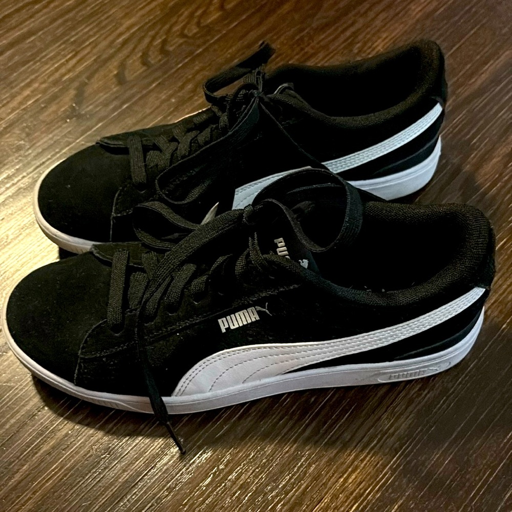 Women’s puma suede classic sneakers shoes leather black 7.5